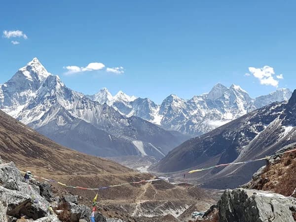 Views on one of the Top 5 Best Everest Trekking Routes for 2025 and 2026