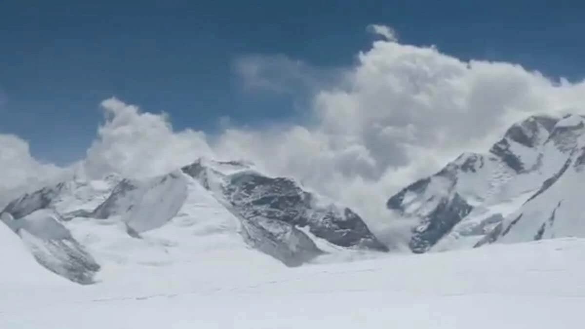 Baruntse climbing expedition