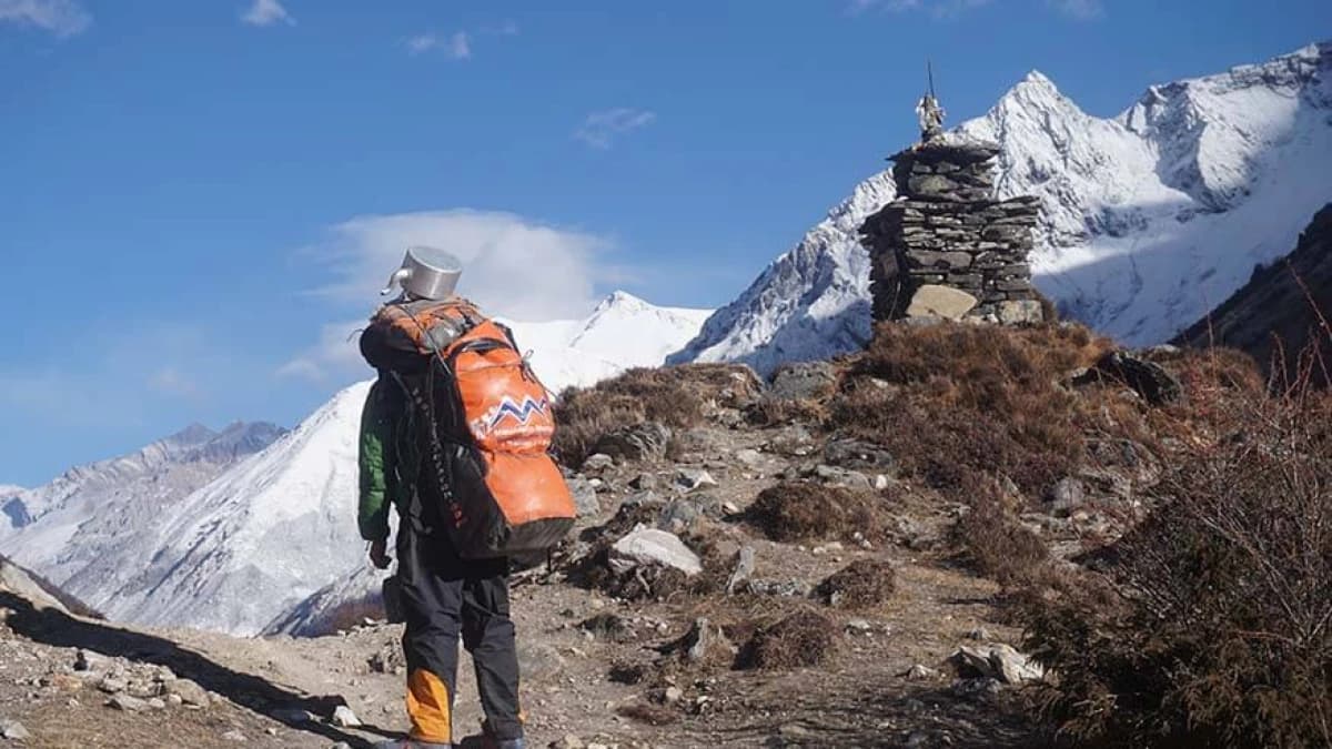 Trek to Rupinala in Manaslu