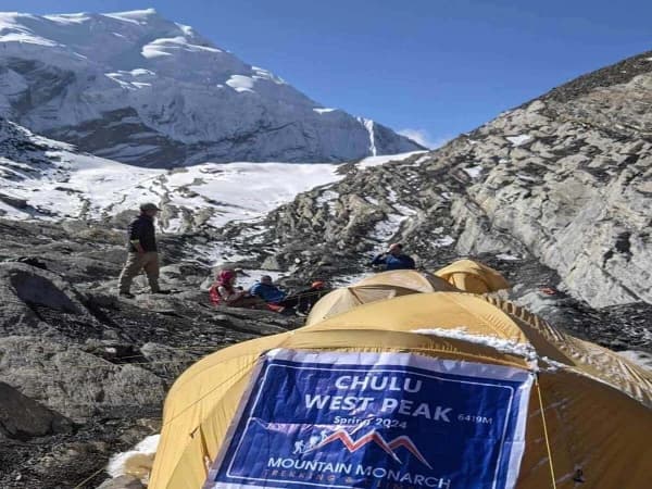 Climbing Chulu West Peak